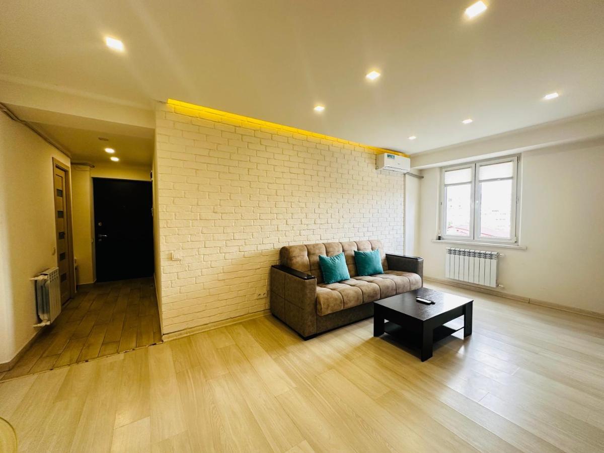 יירבאן Suite Apartment On Pushkin Street מראה חיצוני תמונה